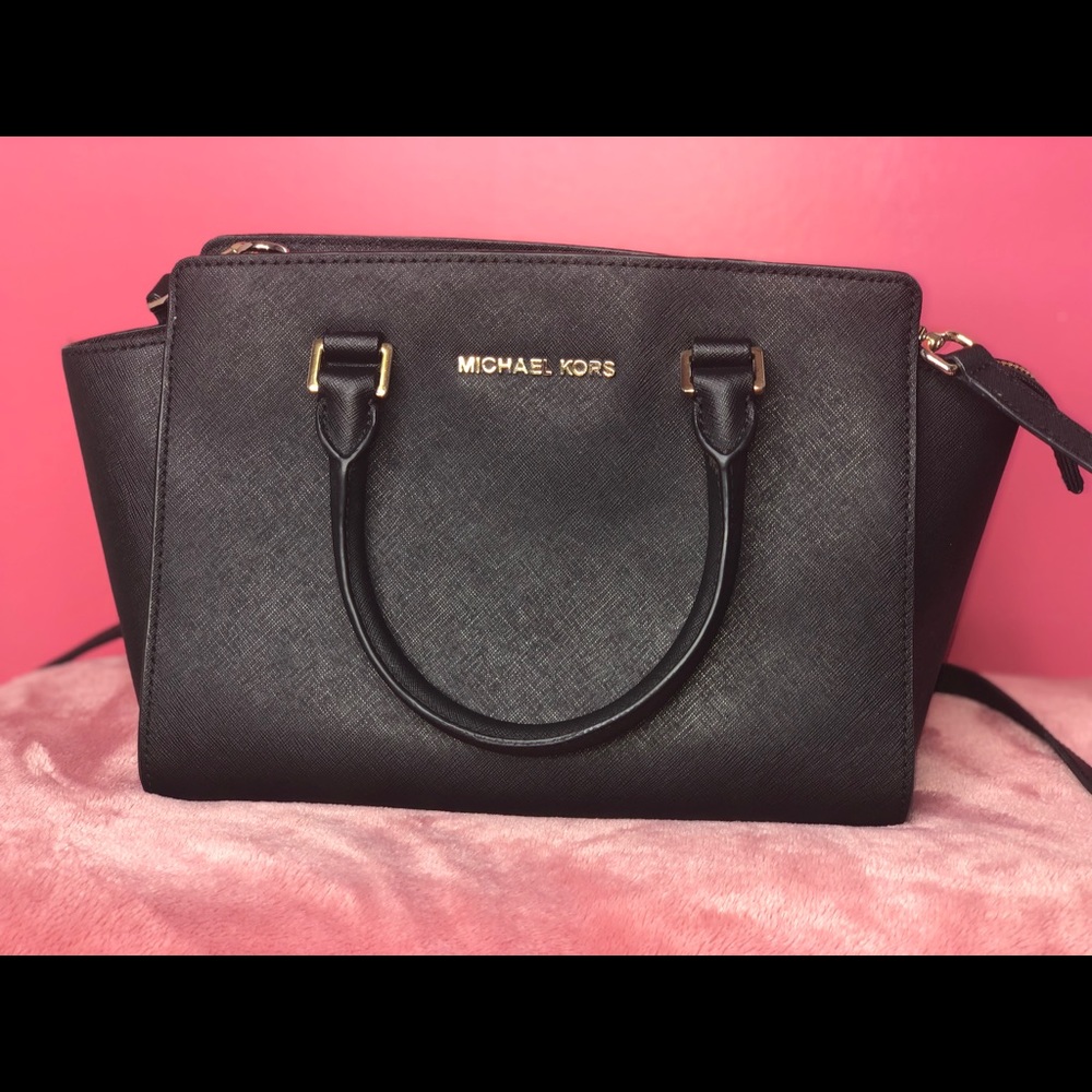 Black and gold Micheal Kors purse